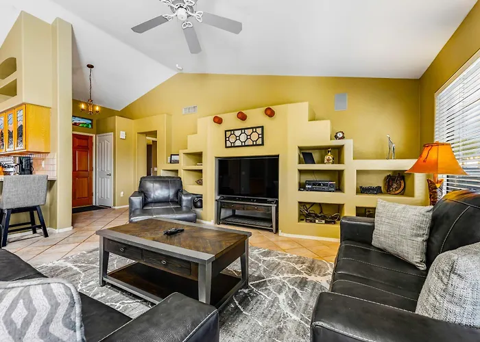 Palm Valley Oasis Holiday home Goodyear
