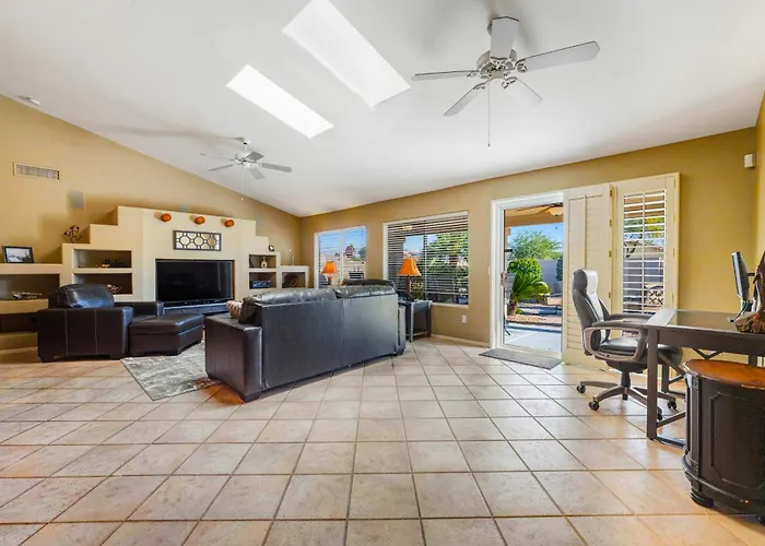Palm Valley Oasis * Goodyear