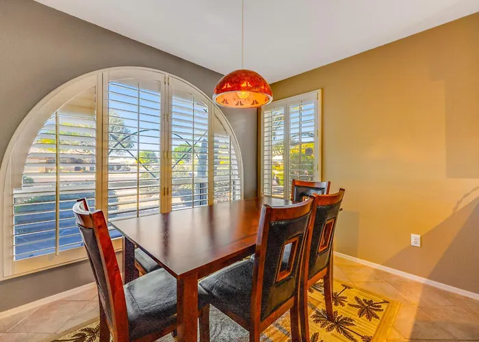 Palm Valley Oasis * Goodyear