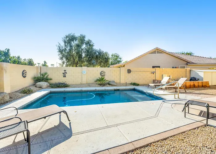 Palm Valley Oasis Holiday home Goodyear