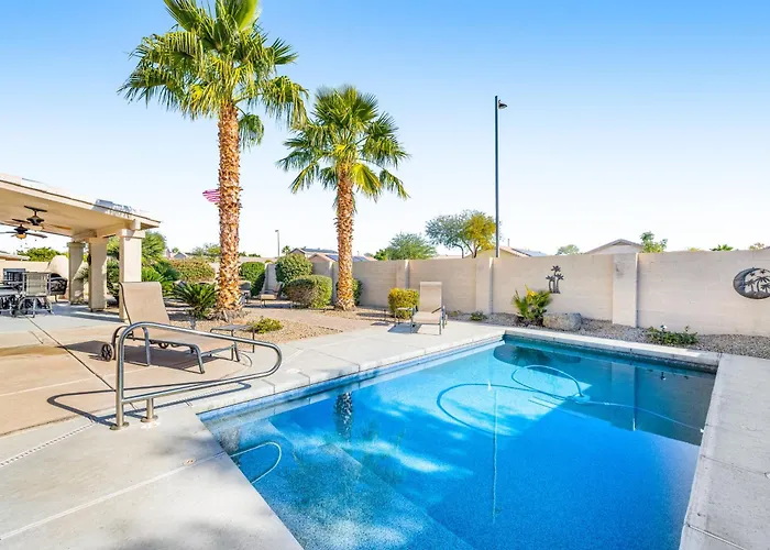 Palm Valley Oasis Holiday home Goodyear